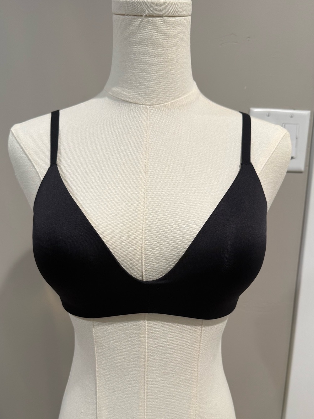 SKIMS Black T-Shirt Bra/Bralette